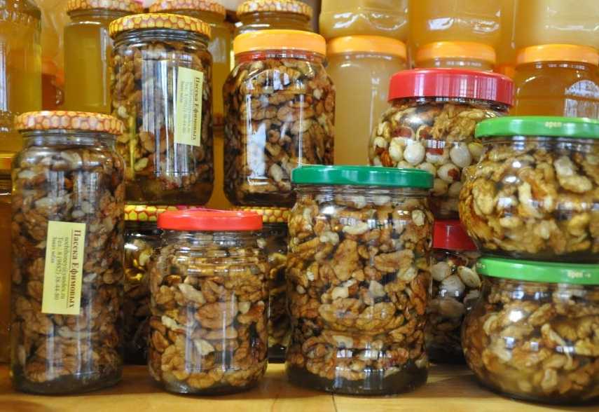 Орехи являются ценным и питательным продуктом, но их нужно уметь правильно хранить Зная условия хранения для каждого вида, можно сохранить их полезность