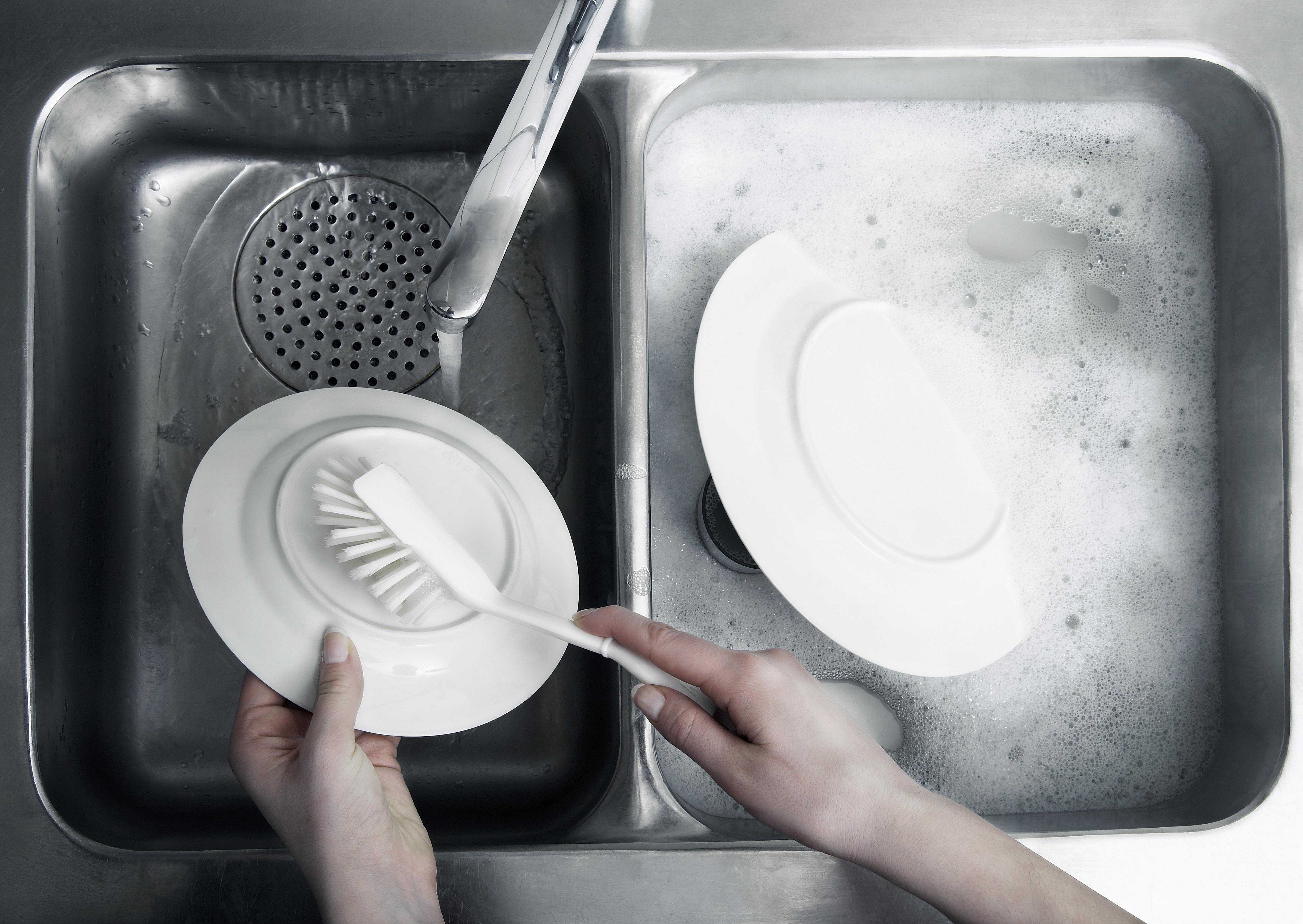 Как очистить посуду от нагара старого жира и желтого налета в домашних условиях?