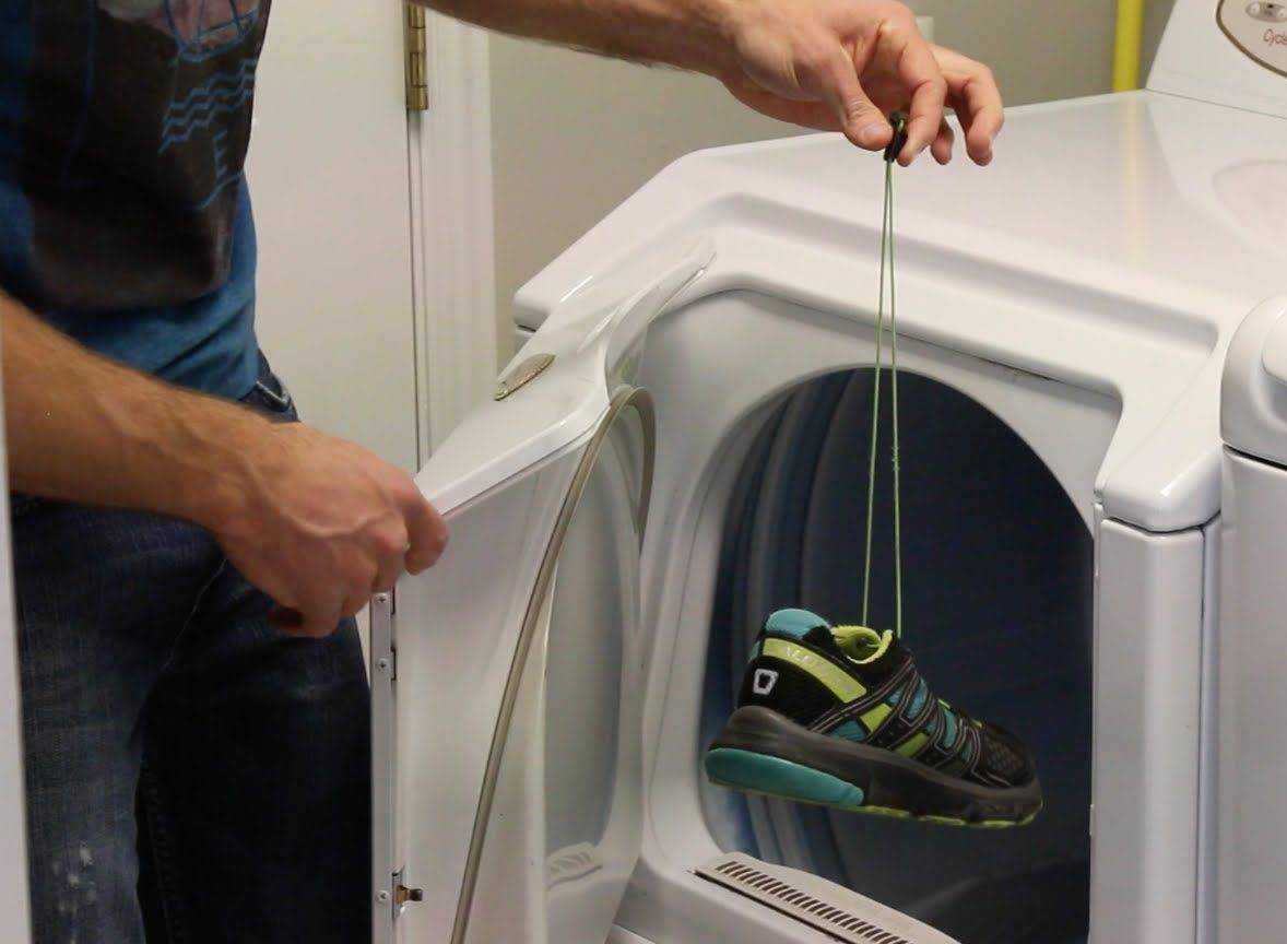Как стирать кроссовки правильно: в стиральной машине или вручную