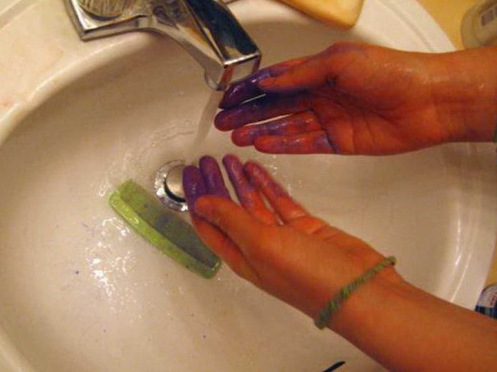 Как и чем отмыть марганцовку с рук и кожи под ногтями?