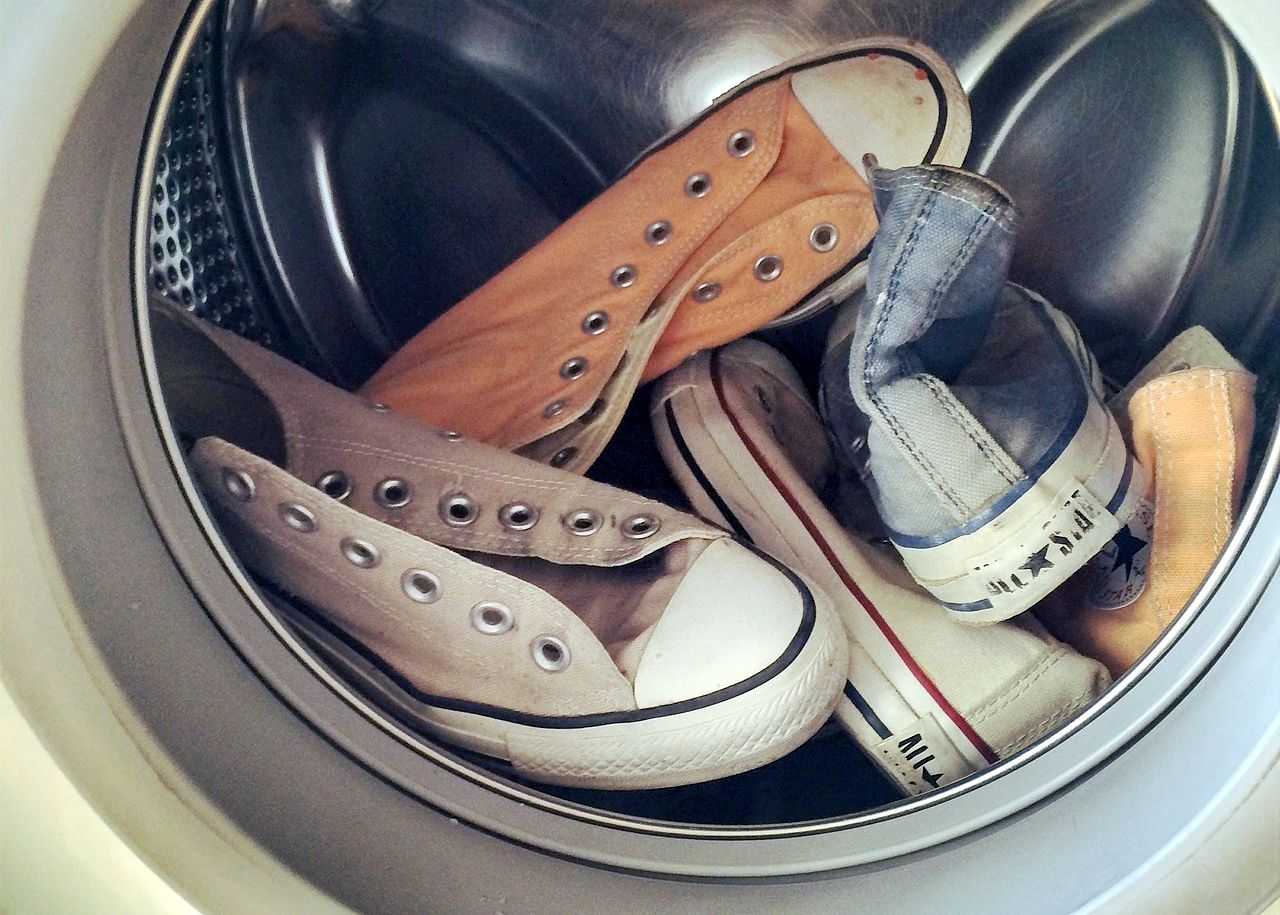 Кеды можно стирать. Стиральная машина для обуви.
