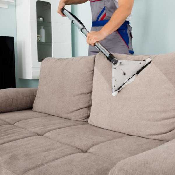 Как отмыть диван от пятен?