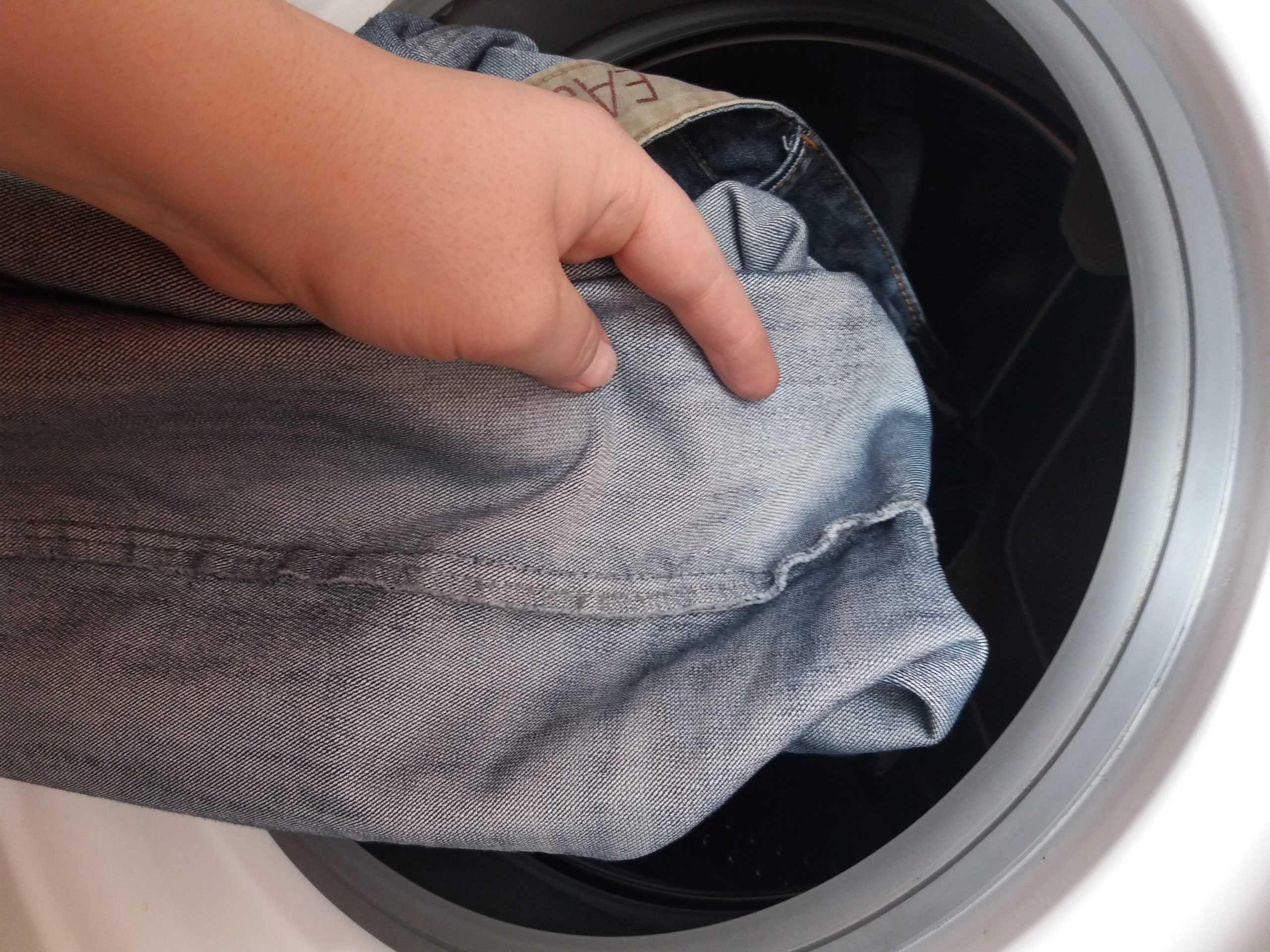 Пятна на одежде после стирки в стиральной машине
