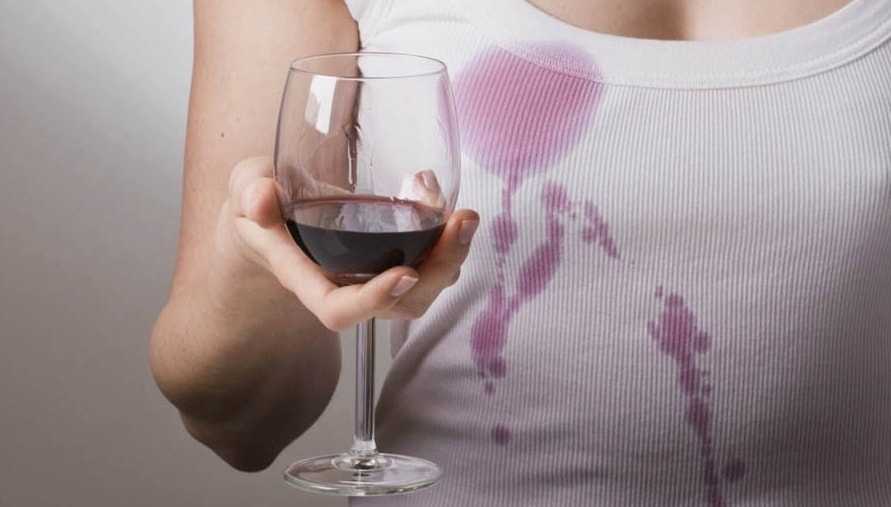 7 способов вывести пятно от красного вина