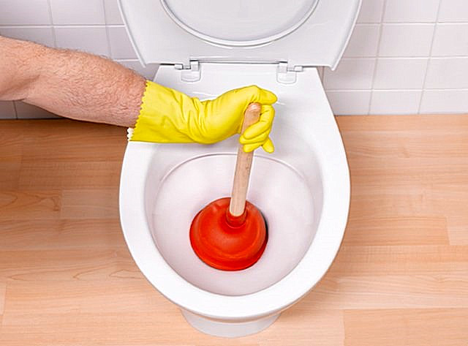 Как прочистить унитаз от засора в домашних условиях