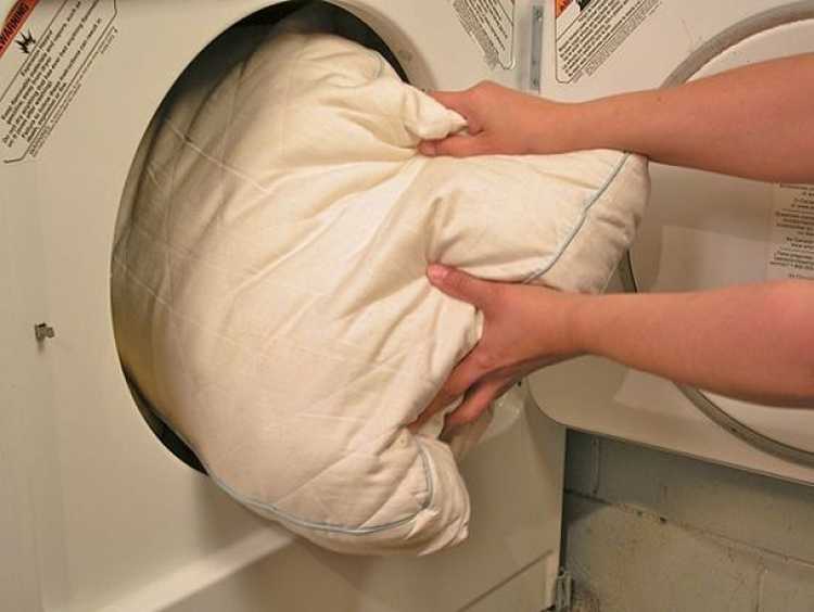 Постирать синтепоновую подушку: при какой температуре и как, какое средство использовать для очистки, как правильно высушить и распушить синтепон