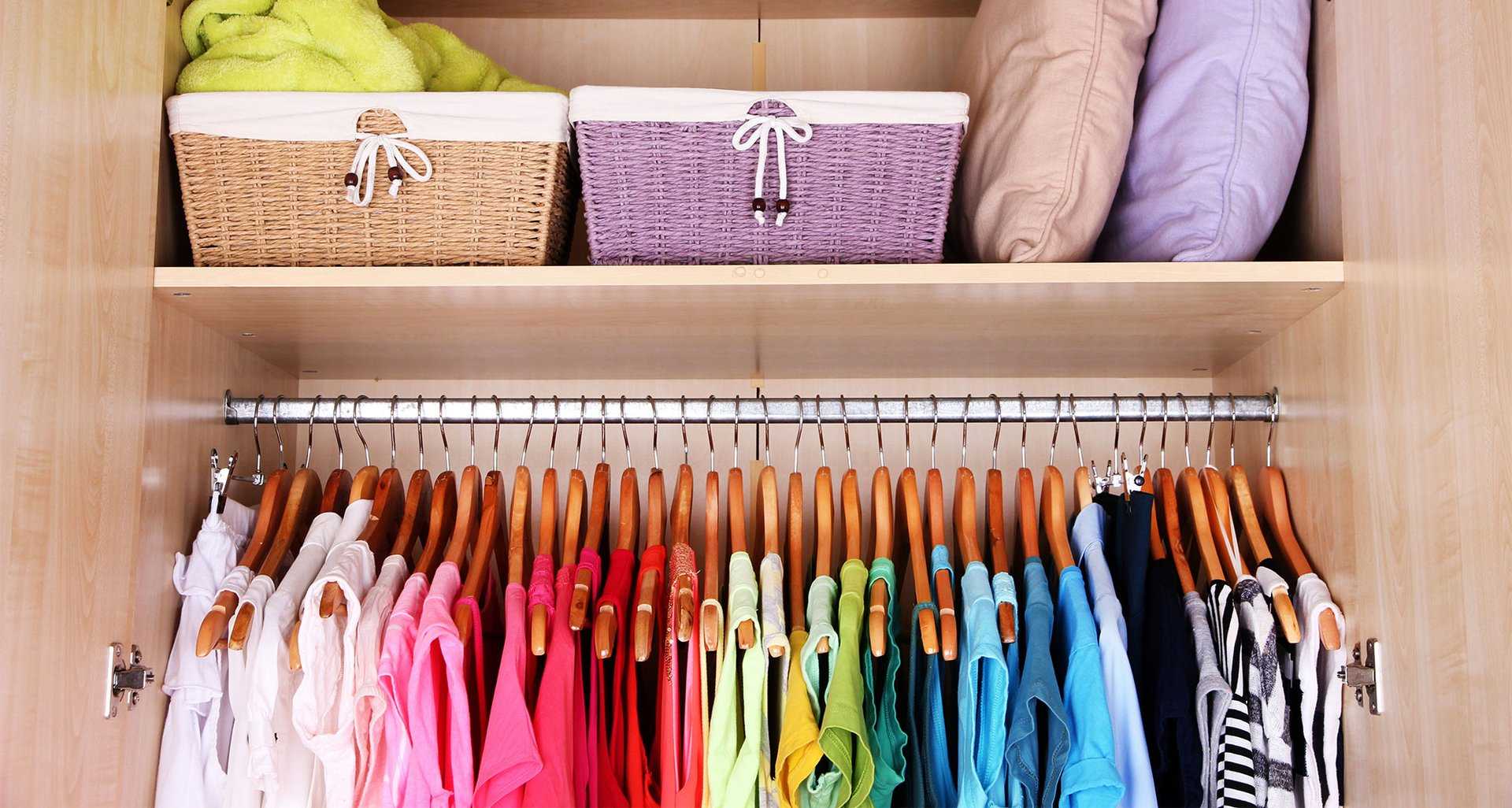 Уборка в шкафу не такое легкое занятие, как может показаться поначалу В статье расскажем, как навести порядок в шкафу с одеждой, и поделимся лайфхаками