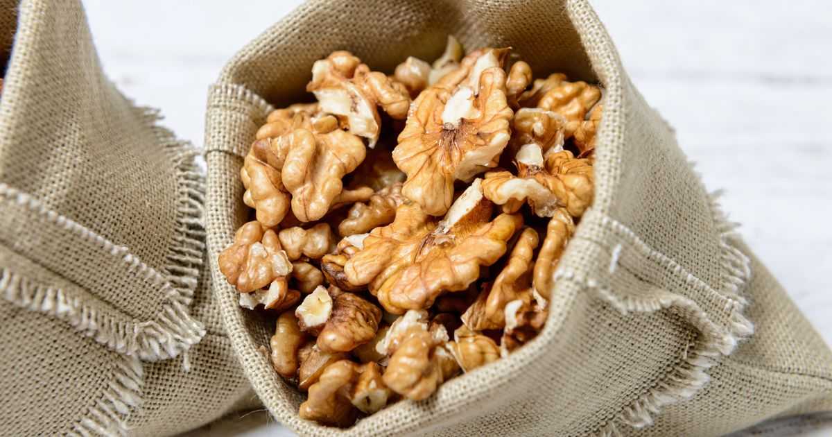 Как хранить орехи и сухофрукты в домашних условиях