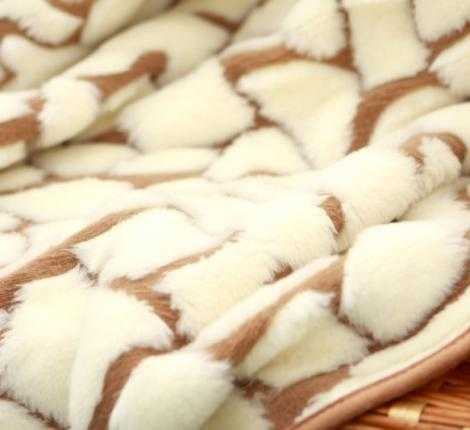 Какие виды шерстяных тканей самые плотные и теплые, каковы характеристики шерсти и где она находит применение?