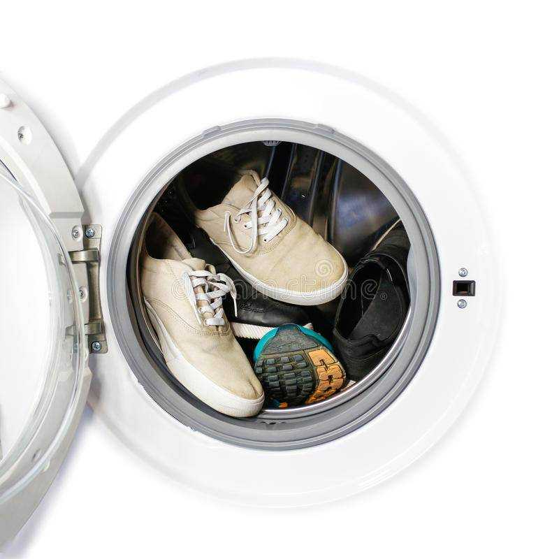 Стирают ли кеды в стиральной машине. Sneakers in a washing Machine. Sneakers in a washing Machine Dark. Sneakers Wash after before on White background. Sneakers Wash after before.