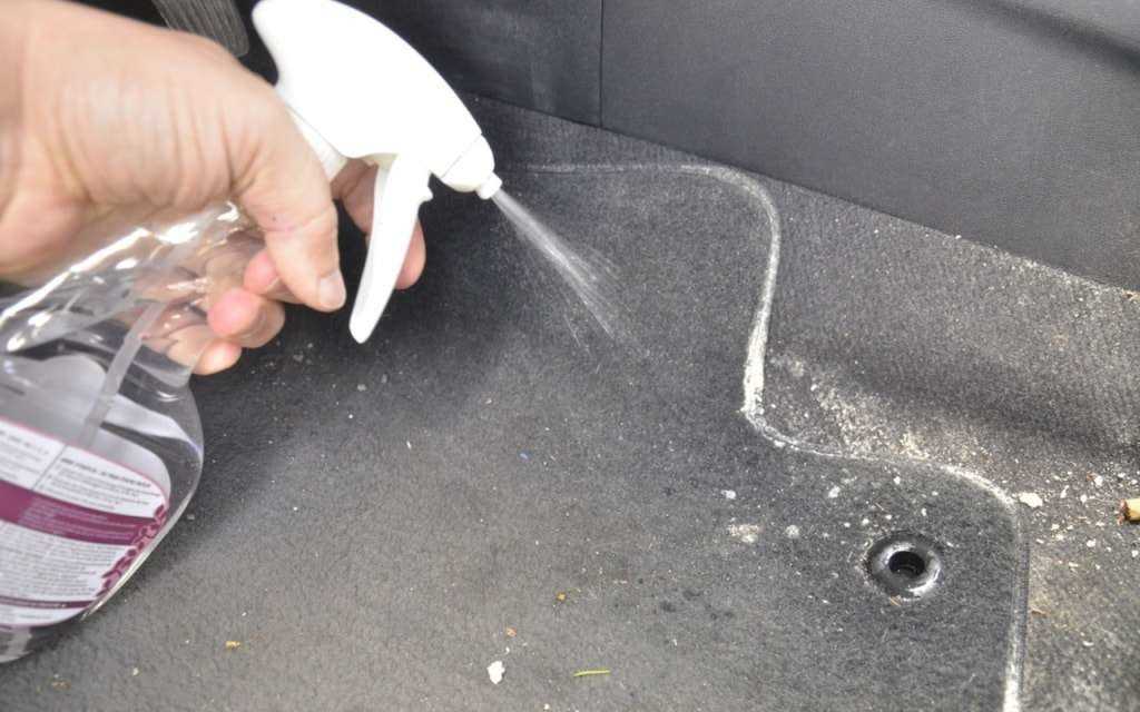 В машине пахнет резиной: причины появления запаха и способы устранения