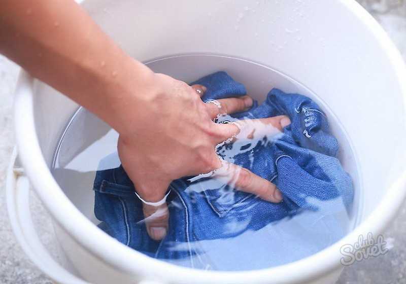 Как стирать брюки вручную и в стиральной машине