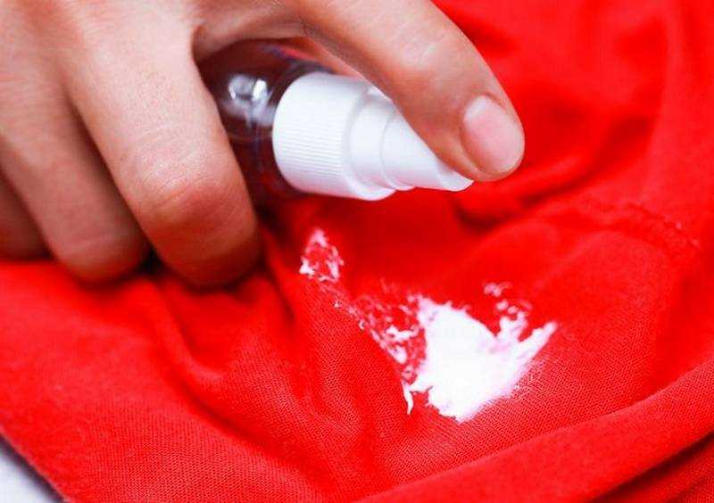 Эффективные способы, которые помогут вывести пятна на белой одежде своими руками