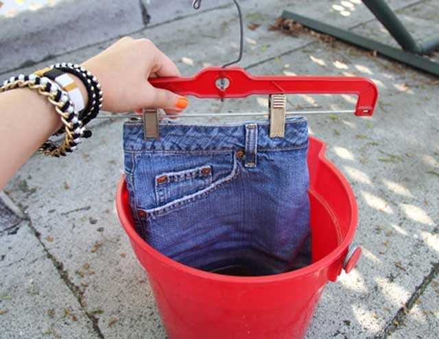 Чем и как отбелить джинсы в домашних условиях равномерно. эффективные домашние методы