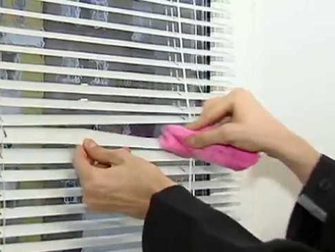 Как помыть жалюзи, не снимая с окон | эффективные способы чистки жалюзи в домашних условиях