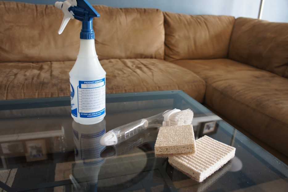 Как очистить диван, чтобы избавиться от неприятного запаха