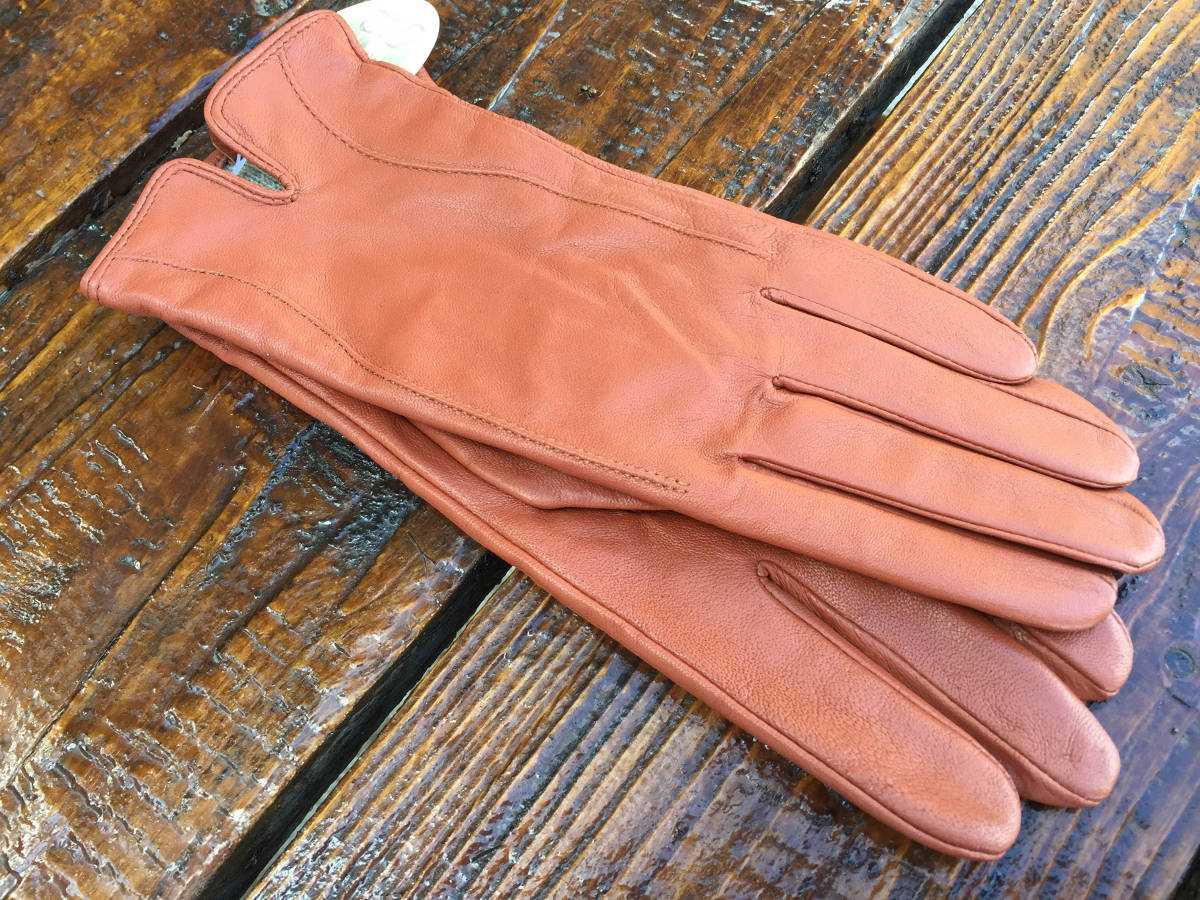 Как почистить кожаные перчатки в домашних. Замшевые перчатки. Перчатки замшевые женские зимние. Рыжие кожаные перчатки женские. Замшевые перчатки женские длинные.