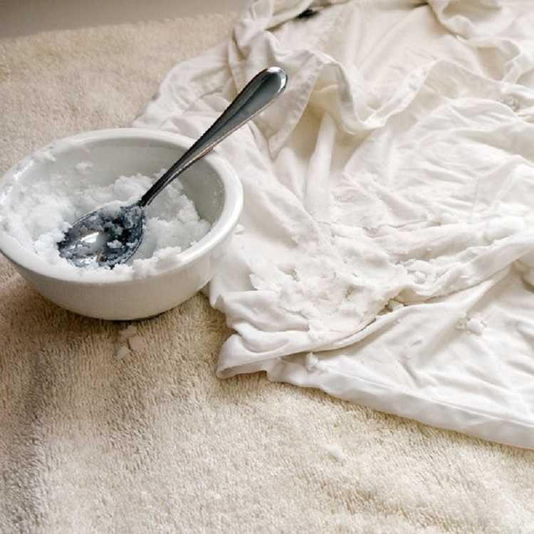 Как отстирать тональный крем с одежды, чем удалить пятно? — домашний