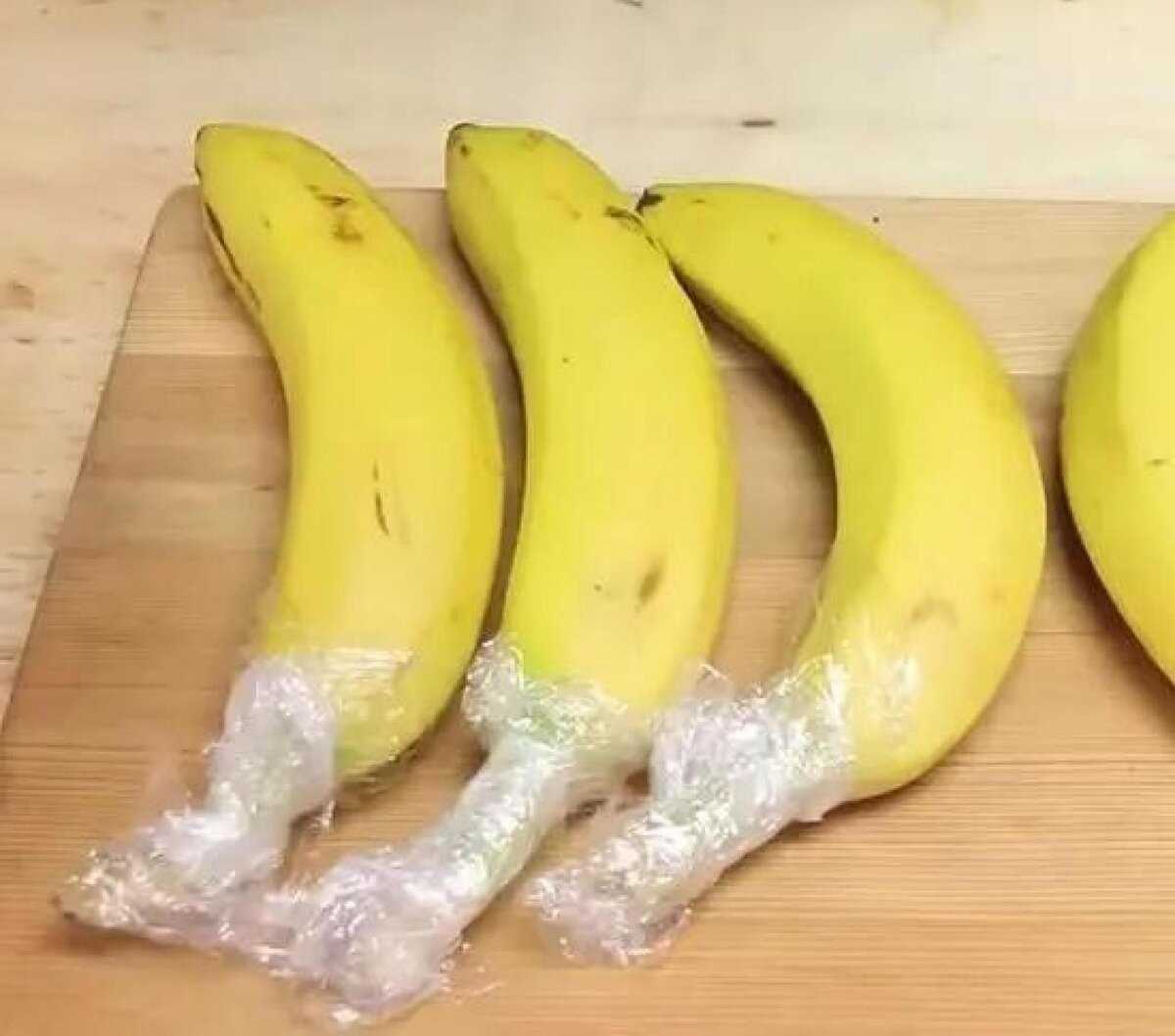 Почему чернеют бананы. Бананы. Бананы в пленке. Бананы в пищевой пленке. Бананы хранение.