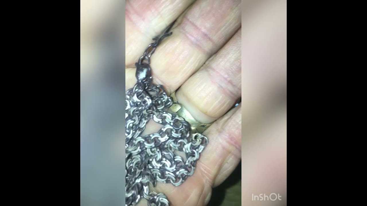 Почему чернеет серебро цепочка