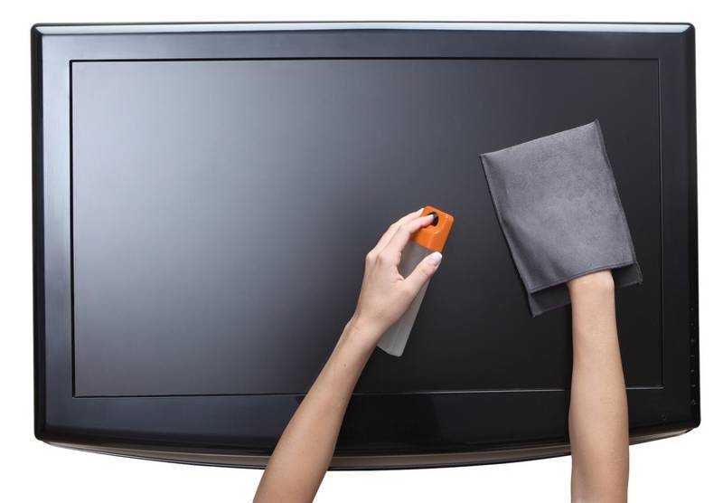 Чем можно протереть экран телевизора в домашних. Салфетки для протирки экрана телевизора. Тряпка для ЖК телевизора. Тряпочка для экрана телевизора. Протирает экран телевизора.